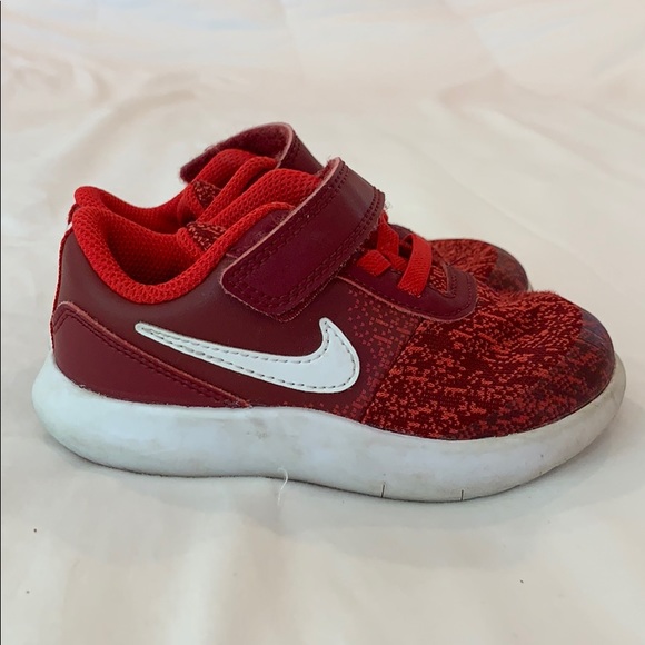 boys red nike shoes